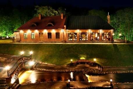 Vilnius: Folklore Dinner in Restaurant optional extra
